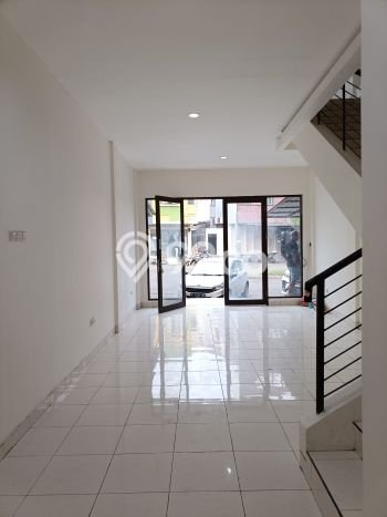 LOKASI PREMIUM! Ruko di Legenda Wisata, Luas 96m², Area Niaga LOKASI PREMIUM! Ruko di Legenda Wisata, Luas 96m², Area Niaga
