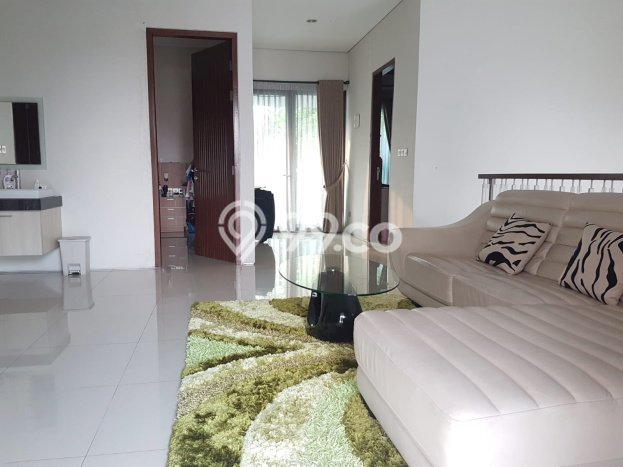 Jual Rumah Luas Elegan Dengan View Cantik di Cipinang, Jakarta Timur Jual Rumah Luas Elegan Dengan View Cantik di Cipinang, Jakarta Timur