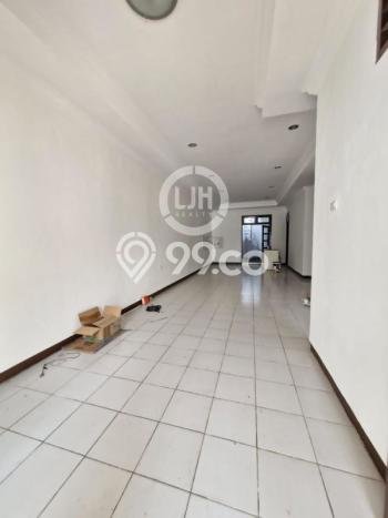 Disewakan! Rumah 3 Kamar Tidur &
2 Kamar Mandi di Sunter, Jakarta Utara Disewakan! Rumah 3 Kamar Tidur &
2 Kamar Mandi di Sunter, Jakarta Utara