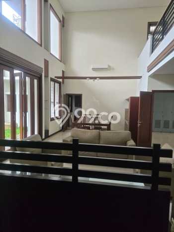 Rumah Elit Modern Tanpa Renovasi di Setra Duta Bandung Rumah Elit Modern Tanpa Renovasi di Setra Duta Bandung