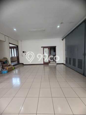 Rumah Elit Modern Tanpa Renovasi di Setra Duta Bandung Rumah Elit Modern Tanpa Renovasi di Setra Duta Bandung