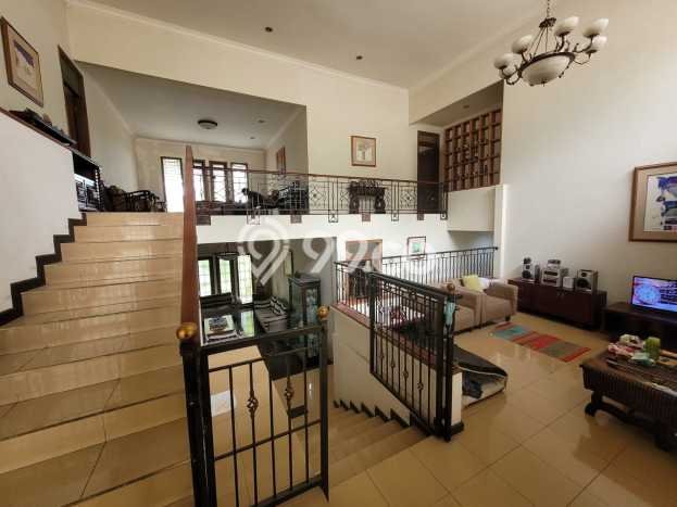 HARGA TERBAIK! Rumah Berkualitas di , Luas 446m2m² LB 300m2m² HARGA TERBAIK! Rumah Berkualitas di , Luas 446m2m² LB 300m2m²