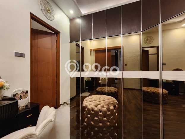 Ready to Use! Luxury House LT 286m2 Desain Elegan di Setiabudi Ready to Use! Luxury House LT 286m2 Desain Elegan di Setiabudi