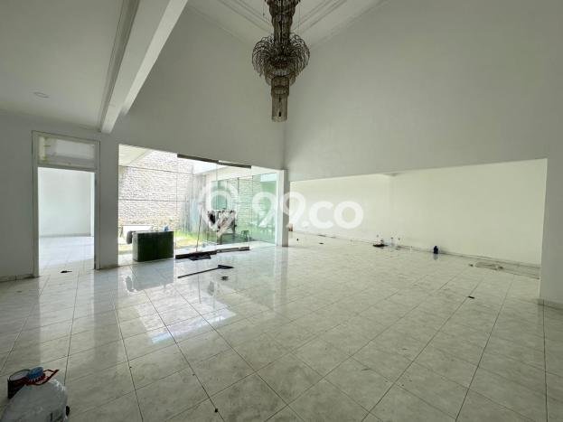 Rumah Mewah LB 210m2 Siap Pakai Desain Elegan di Soekarno Hatta, Bandung Rumah Mewah LB 210m2 Siap Pakai Desain Elegan di Soekarno Hatta, Bandung