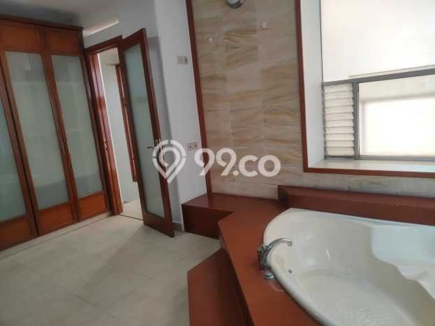 For Sale! Luxury House LT 200m2 Desain Elegan di Singgasana For Sale! Luxury House LT 200m2 Desain Elegan di Singgasana