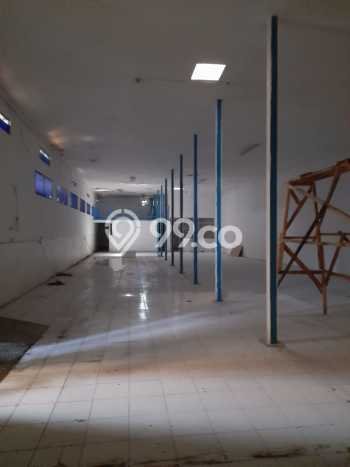 KEUNTUNGAN BERLIPAT! Gudang di , Luas 1000m2m², Posisi Jalan Utama KEUNTUNGAN BERLIPAT! Gudang di , Luas 1000m2m², Posisi Jalan Utama