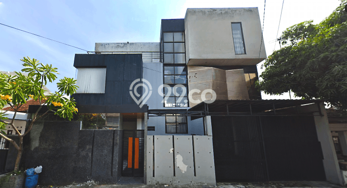 Rumah Modern di Gayamsari, Semarang, Luas 186m2m² Bangunan 400m2m² Rumah Modern di Gayamsari, Semarang, Luas 186m2m² Bangunan 400m2m²