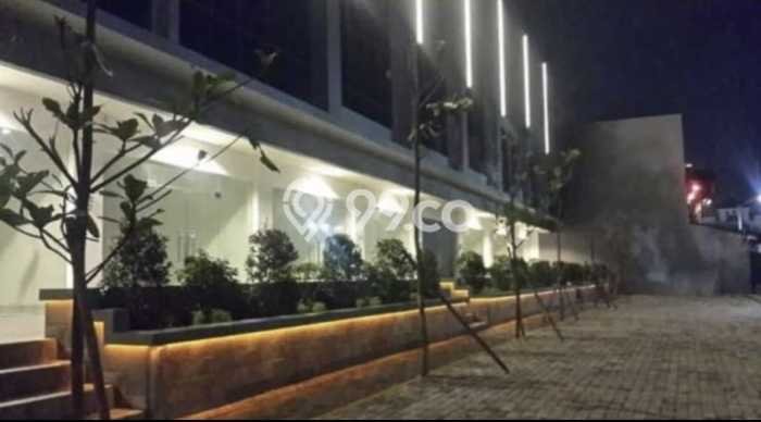 Ruko Dijual Lokasi Emas di Karawang Barat Luas 555m2 Ruko Dijual Lokasi Emas di Karawang Barat Luas 555m2