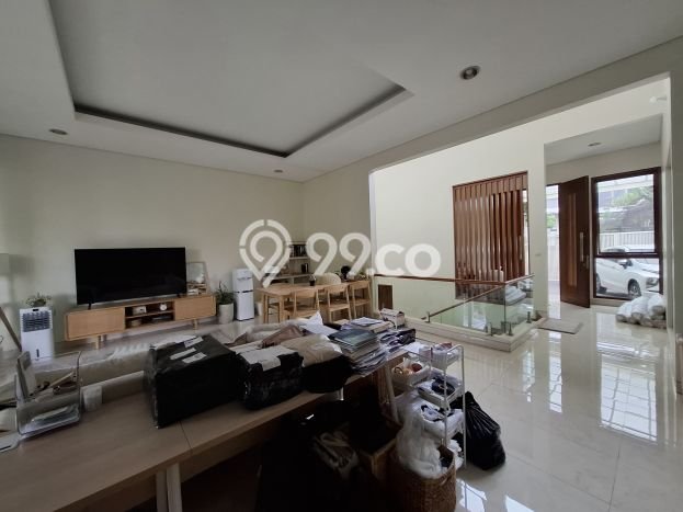 Disewakan! Rumah 3 Kamar Tidur &
3 Kamar Mandi di Hegarmanah, Bandung Disewakan! Rumah 3 Kamar Tidur &
3 Kamar Mandi di Hegarmanah, Bandung