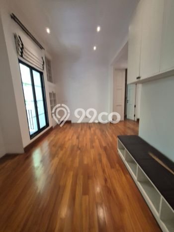 Disewakan Rumah Nyaman di SCBD LT 650m2 / LB 700m2 Kondisi Bagus Disewakan Rumah Nyaman di SCBD LT 650m2 / LB 700m2 Kondisi Bagus