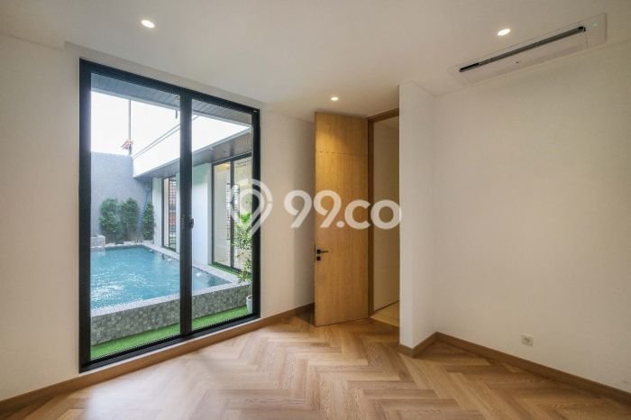 For Sale! Luxury House LT 200m2 Desain Modern di Pondok Indah For Sale! Luxury House LT 200m2 Desain Modern di Pondok Indah