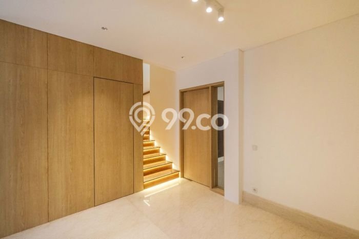 For Sale! Luxury House LT 200m2 Desain Modern di Pondok Indah For Sale! Luxury House LT 200m2 Desain Modern di Pondok Indah