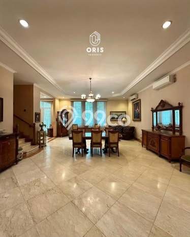 Siap Huni Rumah Mewah 4 Kamar di Kebayoran Baru Dekat ke Mana Pun Siap Huni Rumah Mewah 4 Kamar di Kebayoran Baru Dekat ke Mana Pun