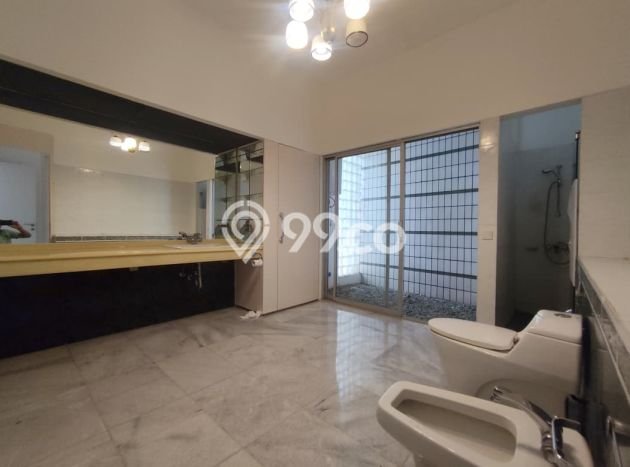 Disewakan Rumah Strategis LT 2700m2 / LB 851m2 di Kemang, Jakarta Selatan Disewakan Rumah Strategis LT 2700m2 / LB 851m2 di Kemang, Jakarta Selatan