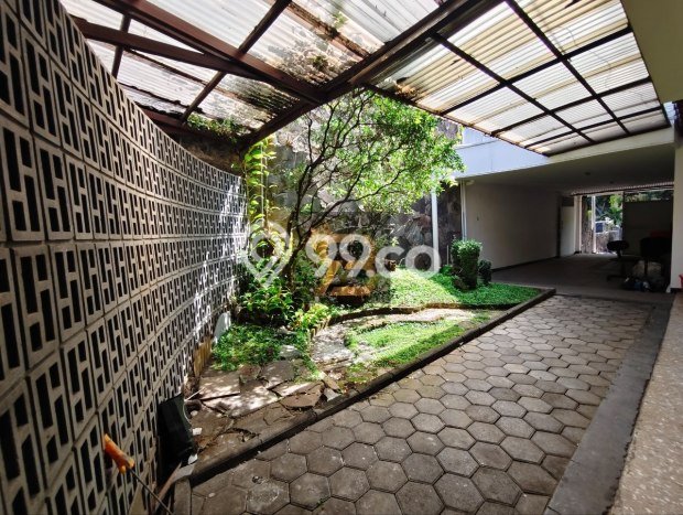 Ready to Use! Premium House LT 440m2 Desain Modern di Bandung Kota Ready to Use! Premium House LT 440m2 Desain Modern di Bandung Kota