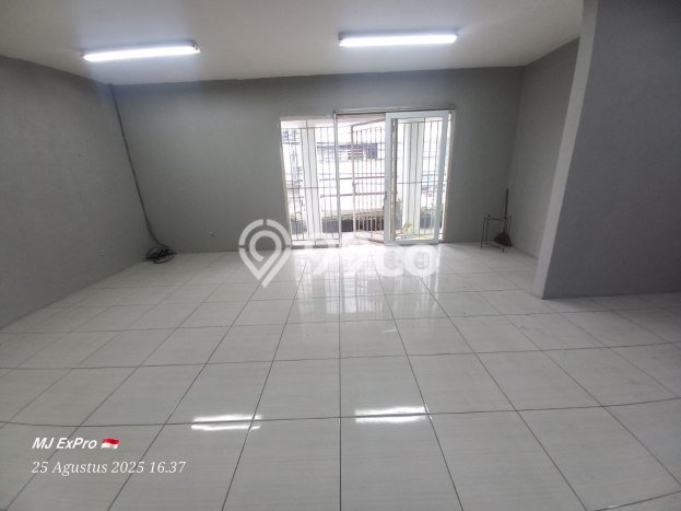 Ruko Dijual di Bandung LT 105m2 & LB 200m2 Lokasi Terbaik! Ruko Dijual di Bandung LT 105m2 & LB 200m2 Lokasi Terbaik!