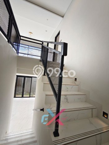 Ready to Use! Luxury House LT 200m2 Desain Modern di Setiabudi Ready to Use! Luxury House LT 200m2 Desain Modern di Setiabudi