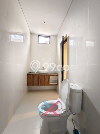 Ready to Use! Luxury House LT 200m2 Desain Modern di Setiabudi Ready to Use! Luxury House LT 200m2 Desain Modern di Setiabudi