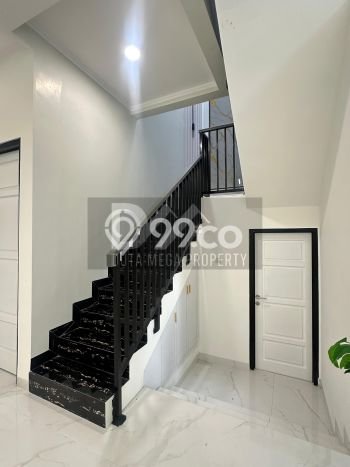 Hunian Mewah Siap Huni LT 121m2 di BSD, Tangerang Selatan Hunian Mewah Siap Huni LT 121m2 di BSD, Tangerang Selatan