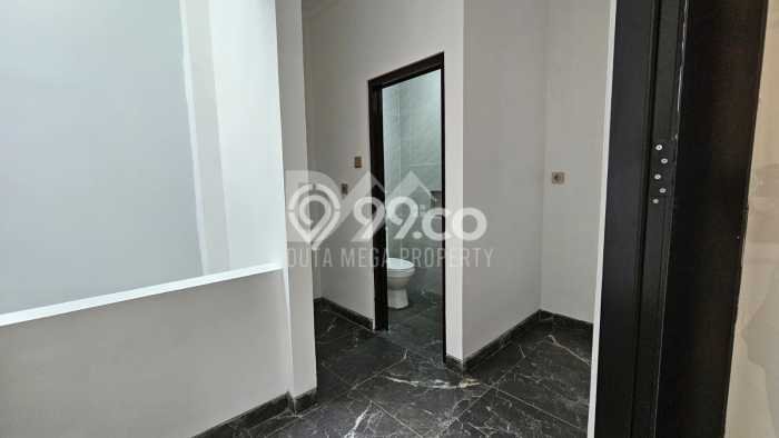 Hunian Mewah LB 150m2 Siap Pakai Desain Elegan di Graha Raya, Tangerang Hunian Mewah LB 150m2 Siap Pakai Desain Elegan di Graha Raya, Tangerang