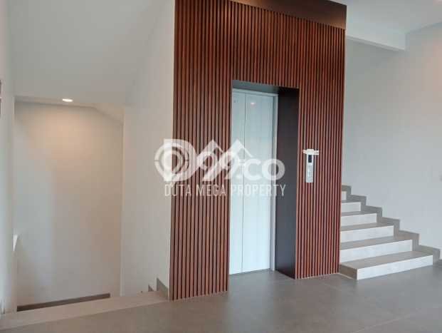 For Sale! Luxury House LT 248m2 Desain Elegan di Alam Sutera For Sale! Luxury House LT 248m2 Desain Elegan di Alam Sutera