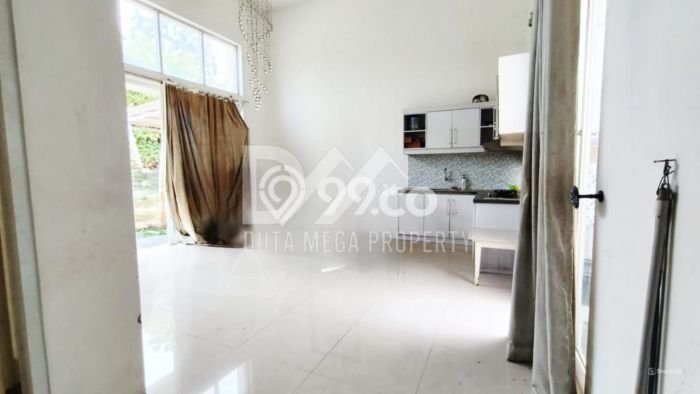 Rumah Elit LB 100m2 Siap Huni Desain Elegan di Graha Raya, Tangerang Rumah Elit LB 100m2 Siap Huni Desain Elegan di Graha Raya, Tangerang