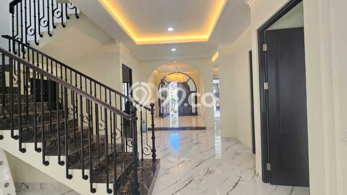 Hunian Eksklusif Siap Huni LT 180m2 di BSD, Tangerang Selatan Hunian Eksklusif Siap Huni LT 180m2 di BSD, Tangerang Selatan