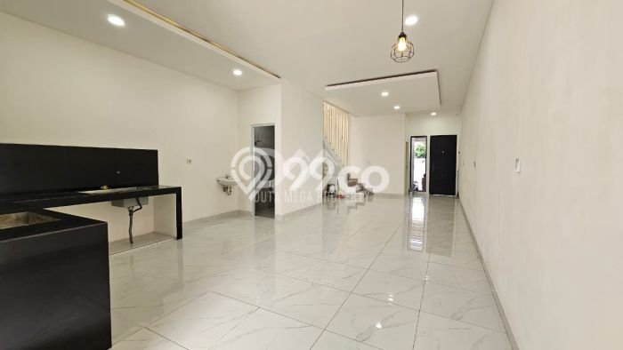 Jual Rumah Mewah Megah Dengan View Eksklusif di Joglo, Jakarta Barat Jual Rumah Mewah Megah Dengan View Eksklusif di Joglo, Jakarta Barat