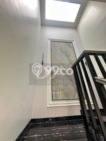Hunian Mewah Siap Huni LT 121m2 di BSD, Tangerang Selatan Hunian Mewah Siap Huni LT 121m2 di BSD, Tangerang Selatan