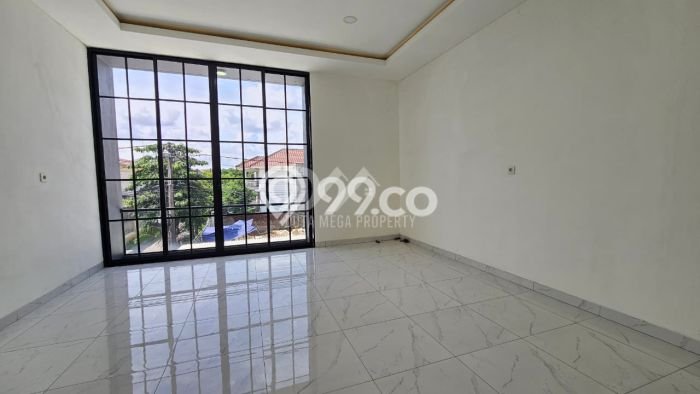 Jual Rumah Mewah Megah Dengan View Eksklusif di Joglo, Jakarta Barat Jual Rumah Mewah Megah Dengan View Eksklusif di Joglo, Jakarta Barat