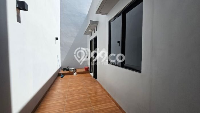 Jual Rumah Mewah Megah Dengan View Eksklusif di Joglo, Jakarta Barat Jual Rumah Mewah Megah Dengan View Eksklusif di Joglo, Jakarta Barat