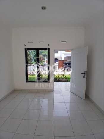 Hunian Cantik Modern Lb 111m2 di Ciputat, Tangerang Selatan Hunian Cantik Modern Lb 111m2 di Ciputat, Tangerang Selatan