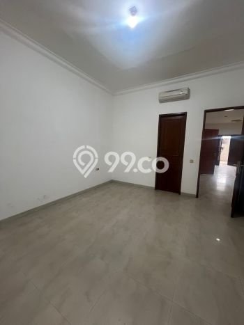 Rumah Elit Modern Tanpa Renovasi di Meruya Jakarta Barat Rumah Elit Modern Tanpa Renovasi di Meruya Jakarta Barat