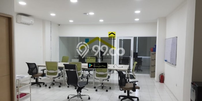 Ruko Disewa di Jakarta Pusat dengan LB 500m2 Area Komersial Ramai Ruko Disewa di Jakarta Pusat dengan LB 500m2 Area Komersial Ramai