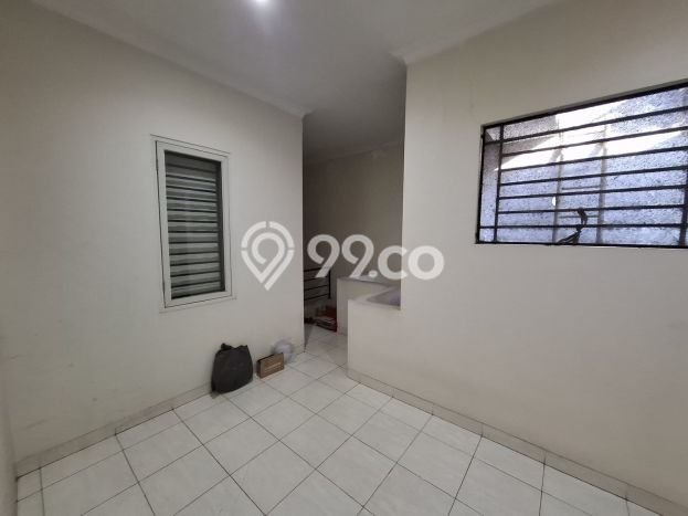 Jual Rumah Mewah Megah Dengan View Eksklusif di Green Ville, Jakarta Barat Jual Rumah Mewah Megah Dengan View Eksklusif di Green Ville, Jakarta Barat