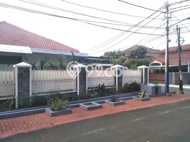 Jual Rumah Mewah Megah Dengan View Cantik di Jatiwaringin, Jakarta Timur Jual Rumah Mewah Megah Dengan View Cantik di Jatiwaringin, Jakarta Timur