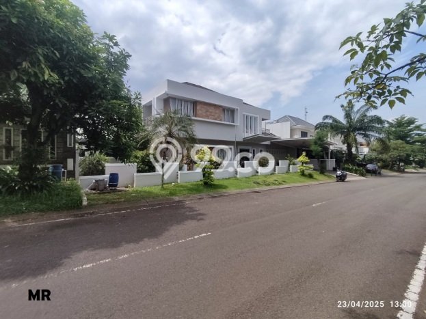 Dijual Rumah Luas Elegan Dengan View Eksklusif di Kota Wisata, Jakarta Timur Dijual Rumah Luas Elegan Dengan View Eksklusif di Kota Wisata, Jakarta Timur