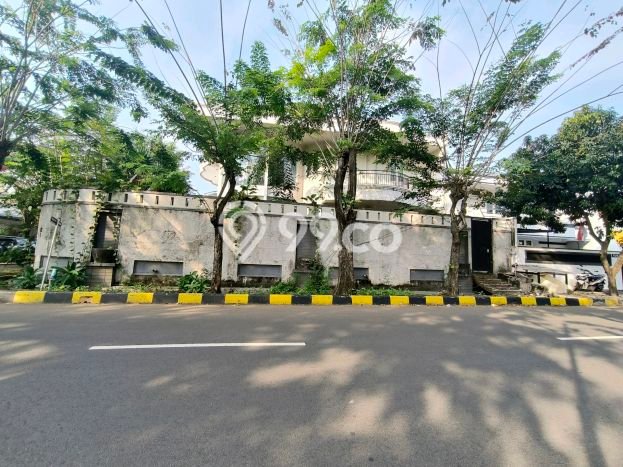 Hunian Mewah Siap Huni LT 500m2 di Kebon Jeruk, Jakarta Barat Hunian Mewah Siap Huni LT 500m2 di Kebon Jeruk, Jakarta Barat
