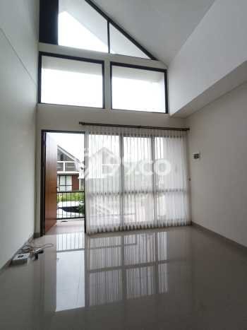 Rumah di , Dekat Mall, 2 KT Rumah di , Dekat Mall, 2 KT