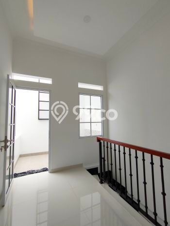 Rumah Luas Asri 3 KT Siap Huni di Sentul City Bogor Rumah Luas Asri 3 KT Siap Huni di Sentul City Bogor