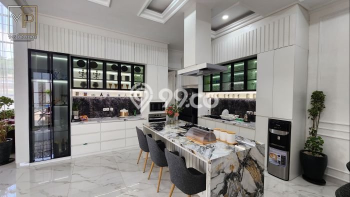 Ready to Use! Premium House LT 344m2 Desain Elegan di Sentul City Ready to Use! Premium House LT 344m2 Desain Elegan di Sentul City