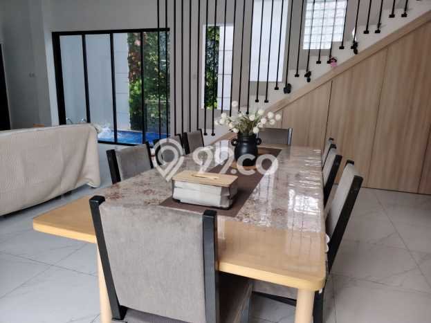 Rumah Mewah LB 192m2 Siap Pakai Desain Elegan di Sektor 9-Bintaro, Tangerang Selatan Rumah Mewah LB 192m2 Siap Pakai Desain Elegan di Sektor 9-Bintaro, Tangerang Selatan