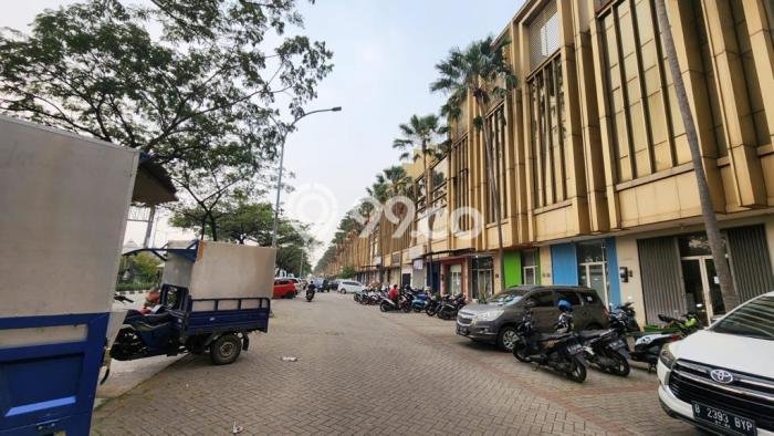 Unit Ruko Dijual di Cengkareng Jakarta Barat Luas Tanah 135m2, Luas Bangunan 450m2 Unit Ruko Dijual di Cengkareng Jakarta Barat Luas Tanah 135m2, Luas Bangunan 450m2