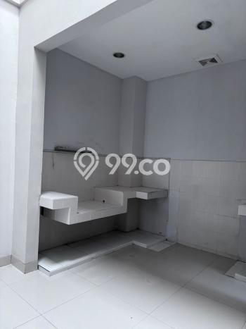 Disewakan! Rumah 6 Kamar Tidur &
5 Kamar Mandi di Setra Duta, Bandung Disewakan! Rumah 6 Kamar Tidur &
5 Kamar Mandi di Setra Duta, Bandung