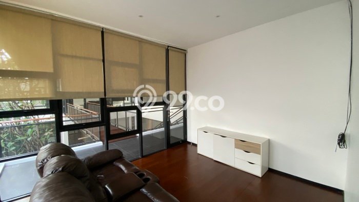Rumah area Menteng, 4 KT, Area Strategis, LT 700m2m² LB 500m2m² Rumah area Menteng, 4 KT, Area Strategis, LT 700m2m² LB 500m2m²
