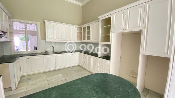 Rumah kawasan Senayan, Siap Huni, LT 550m2m² Rumah kawasan Senayan, Siap Huni, LT 550m2m²