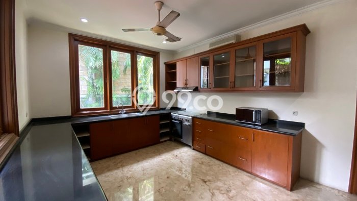 Rumah Kontrakan Jakarta Selatan LT 800m2 LB 750m2 Area Senopati Rumah Kontrakan Jakarta Selatan LT 800m2 LB 750m2 Area Senopati