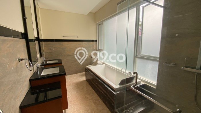 Rumah di , Akses ke Fasilitas, LT 600m2m² Rumah di , Akses ke Fasilitas, LT 600m2m²