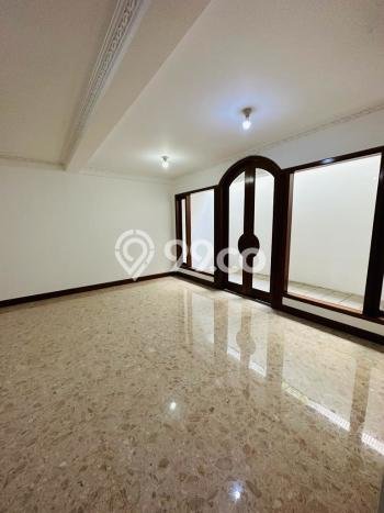 Disewakan! Rumah 4 Kamar Tidur &
2 Kamar Mandi di Senopati, Jakarta Selatan Disewakan! Rumah 4 Kamar Tidur &
2 Kamar Mandi di Senopati, Jakarta Selatan