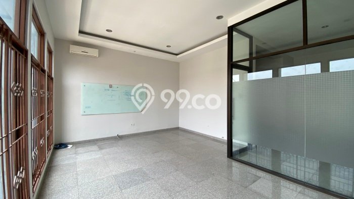 Hunian Modern dengan LT 450m2 & LB 300m2 Disewakan di Senopati Hunian Modern dengan LT 450m2 & LB 300m2 Disewakan di Senopati